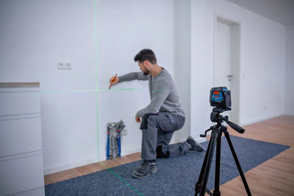Bosch Line Laser GLL 12-22 G + 2 AA Batteries