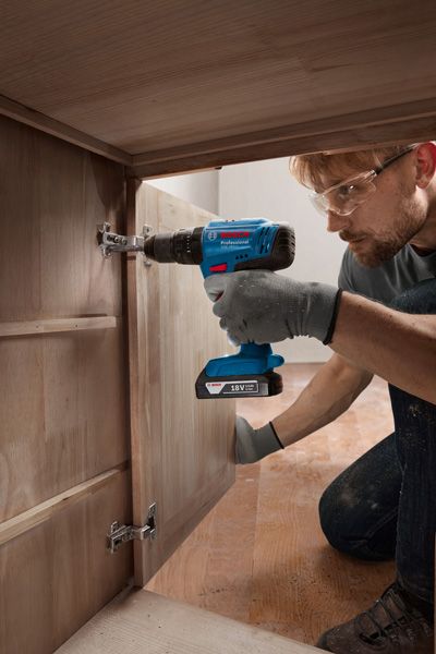 Bosch GSB 183 LI Cordless 13 mm Drill + 2 Batteries 18 V, 2A + 1 Charger